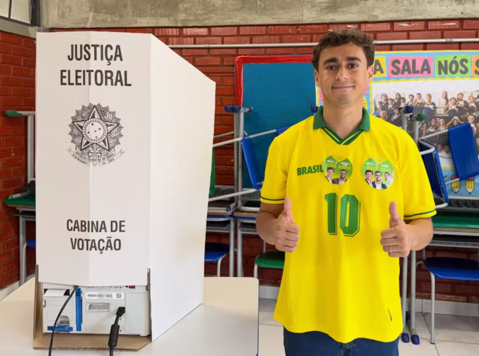 TSE Proíbe Nikolas e Marçal de Republicarem Conteúdos Vetados e Suspende Impulsionamento Pago de Seus Perfis